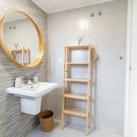 Azure Escape Villa, By United Renters Chalet
