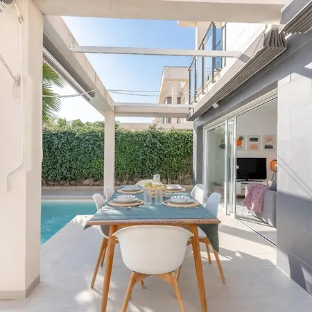 Azure Escape Villa, By United Renters Chalet