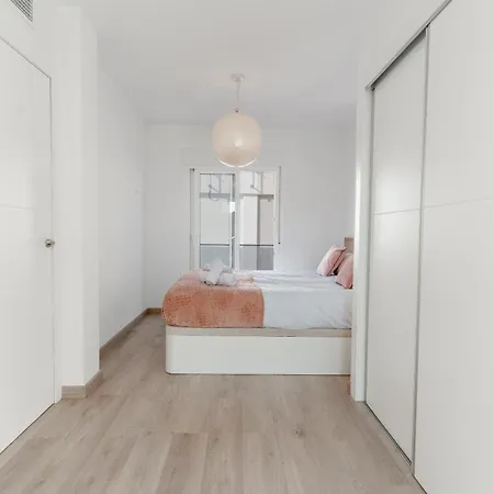 Azure Escape Villa, By United Renters Chalet *