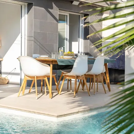 Azure Escape Villa, By United Renters Chalet *