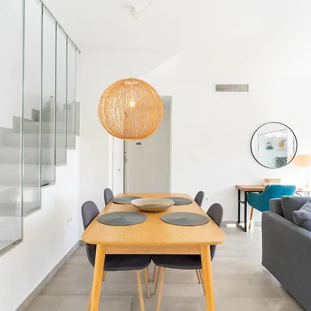 Azure Escape Villa, By United Renters Σαλέ