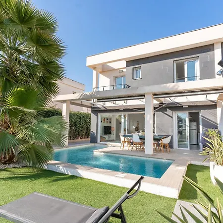 Σαλέ Azure Escape Villa, By United Renters *